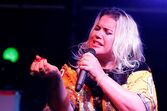 katia aveiro canta em arraial