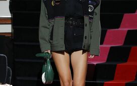  Miu Miu impressiona na capital francesa