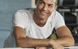 Ronaldo fotografado pela primeira vez desde o nascimento de Alana