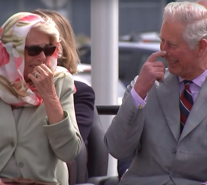 VIRAL: Carlos e Camilla riem descontroladamente com canto tradicional do Canadá