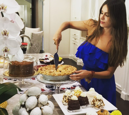 Sofia Vergara celebra o 4 de julho com festa na piscina