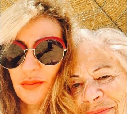 Judite Sousa posa com a mãe: 'Ao lado de quem nos ama'