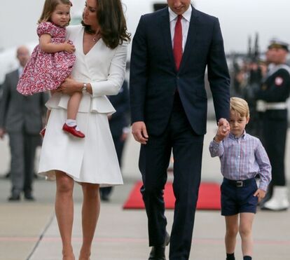 Príncipes Charlotte e George encantam na chegada a Varsóvia