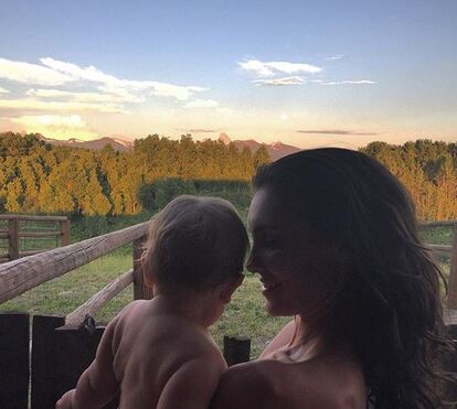 Daniela Ruah mostra-se de biquíni de férias com a família nos Estados Unidos