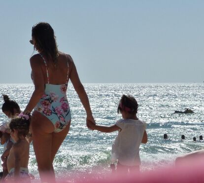 De novo sem aliança, Fernanda Serrano encontra finalmente tempo para estar com os filhos