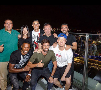 Ronaldo vai para a China com os amigos... e deixa Georgina em casa 