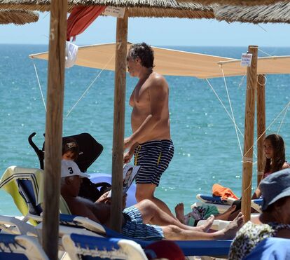Pedro Miguel Ramos na praia com filhos em dia de festa da TVI