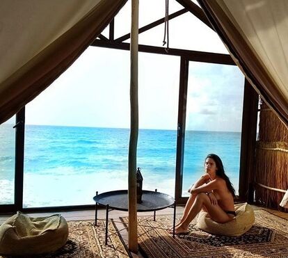 Sara Sampaio celebra 26 anos e mostra corpo de sonho