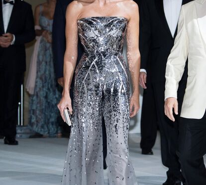 Princesa Charlene deslumbra na gala da Cruz Vermelha