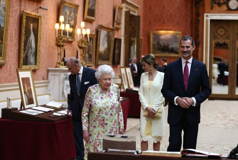 letizia, felipe, isabel ii