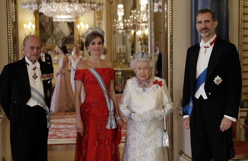 letizia, felipe, isabel ii