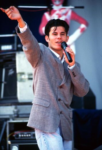 O filho português de Julio Iglesias ainda tentou a carreira de cantor, mas sem sucesso