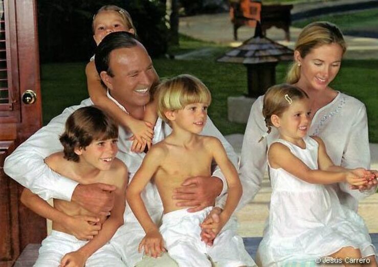 A vida de playboy de Julio Iglesias 