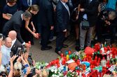 Letizia e Felipe de Espanha em Barcelona depois dos atentados