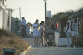 Romana e Santiago na praia com o filho