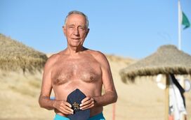 EXCLUSIVO: Marcelo namora no Algarve e manda mensagem aos portugueses através da FLASH!. Veja as imagens