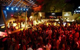 Festa de arromba no Bliss com a mão da Everything is New