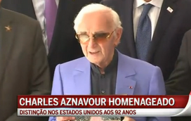 Cantor Charles Aznavour homenageado aos 92 anos