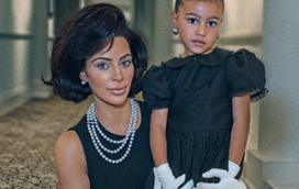 Kardashian posa com a filha em produção "bizarra" e é arrasada