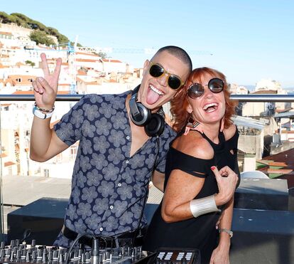 Aniversário celebrado em sunset nos céus de Lisboa
