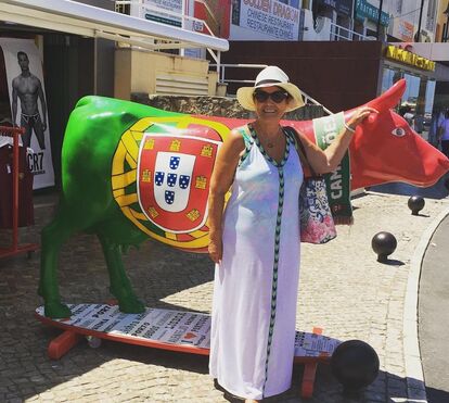 Dolores Aveiro diverte-se com namorado e amigas em Vilamoura