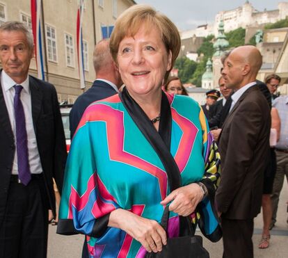 Angela Merkel usa quimono com 23 anos