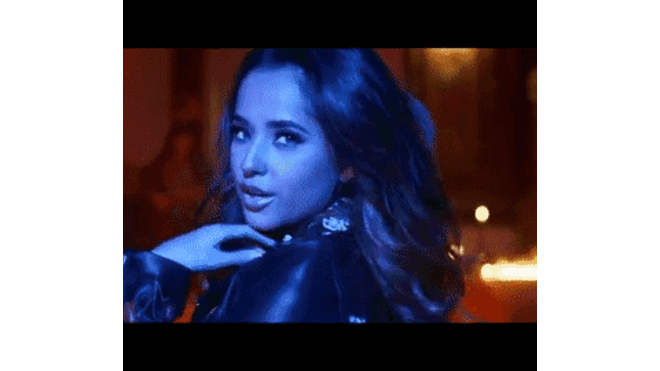 Sábado acompanhado da incomparável sensualidade de Becky G