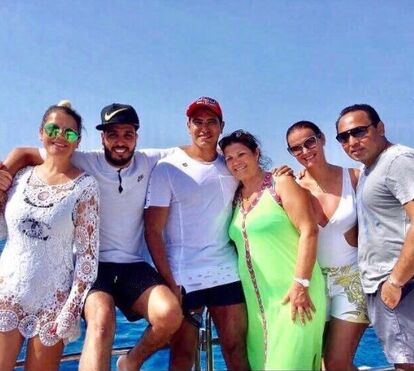 Namorado de Katia Aveiro, ao seu lado, já conhece o clã e passou férias em Ibiza