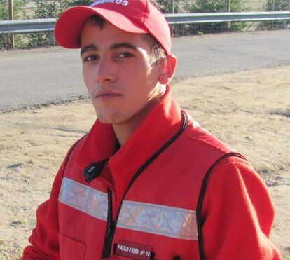 Paulo Vieira, o bombeiro que matou a sede a dois cães e se tornou herói na internet