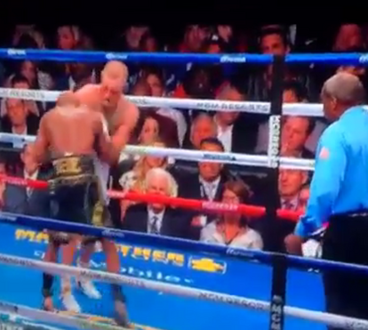 Floyd Mayweather vence Conor McGregor no décimo assalto