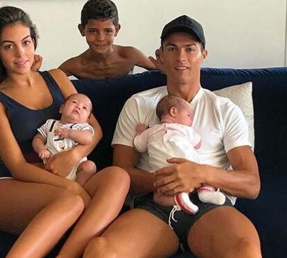 A primeira foto de família de Cristiano Ronaldo 