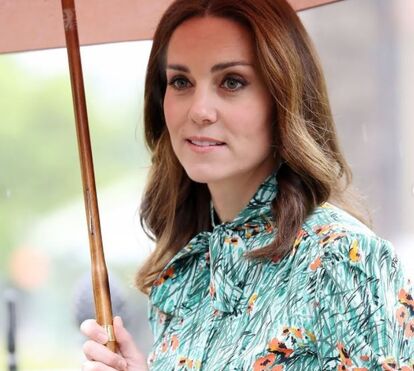 Kate Middleton ilumina Jardim Branco com 'look' floral