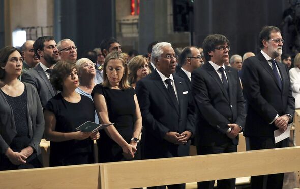 Marcelo, Letizia e Felipe em Barcelona depois do atentado 
