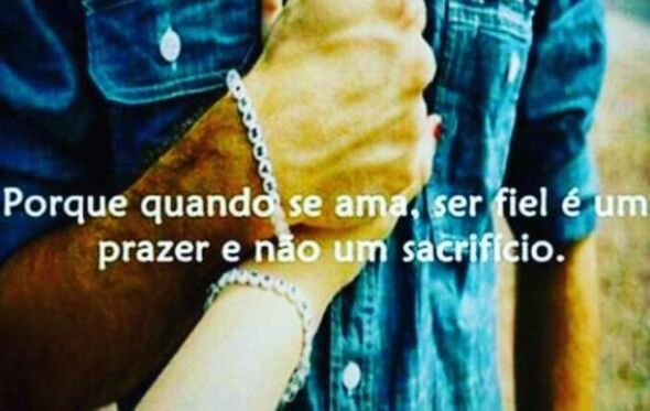 Katia Aveiro manda indireta pelas redes sociais