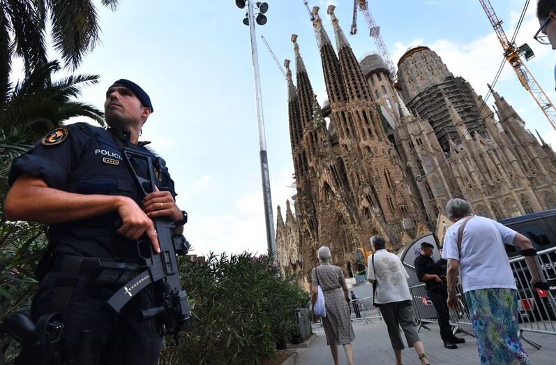 Marcelo, Letizia e Felipe em Barcelona depois do atentado 