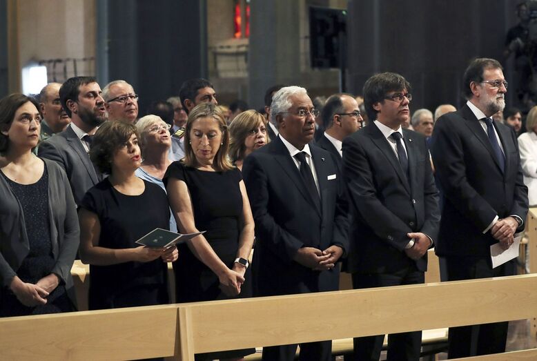 Marcelo, Letizia e Felipe em Barcelona depois do atentado 