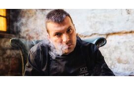 Invasão da Ucrânia exorciza fantasmas de Ljubomir Stanisic. O testemunho do menino guerreiro que "matou" para não morrer