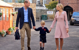 Sem a companhia da mãe, príncipe George mostra-se nervoso no 1.º dia no novo colégio