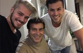 Filhos de Tony Carreira marcam os 30 anos de sucesso do pai... com fotos inéditas!