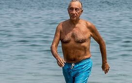 Marcelo aterrou em Luanda... e foi mergulhar