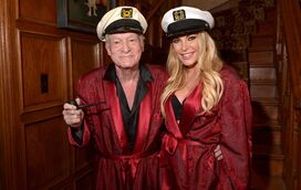Tudo a nu! Orgias, viagra e recolher obrigatório: viúva de Hugh Hefner revela segredos da mansão do fundador da Playboy