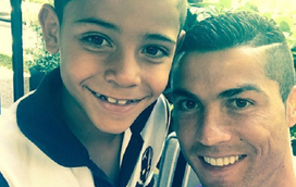 Cristiano Ronaldo desrespeita lei e coloca filho em perigo