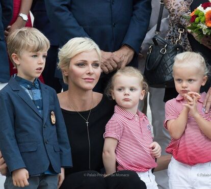 Gémeos dos príncipes Alberto e Charlene brilham no piquenique do Mónaco