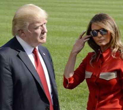 Camisa vermelha. Look de Melania Trump volta a ser arrasado