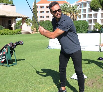 Famosos divertem-se a dar tacadas em golfe algarvio