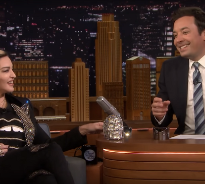 Madonna copia Kylie Jenner e fala de Lisboa no talkshow de Jimmy Fallon