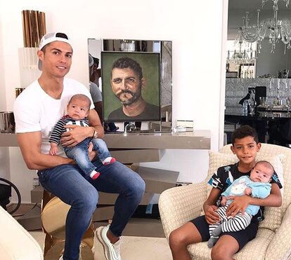 Ronaldo, rodeado dos filhos, recorda pai: 'Estás sempre presente'