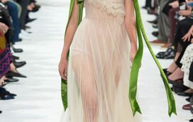 Valentino leva fantasia a Paris