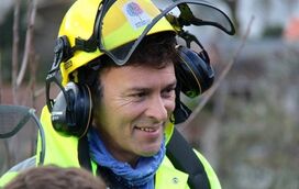 Tony Carreira vende 1.ª guitarra para ajudar vítimas dos incêndios