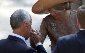 Reis da Holanda recebidos por Marcelo com quem mostraram cumplicidade